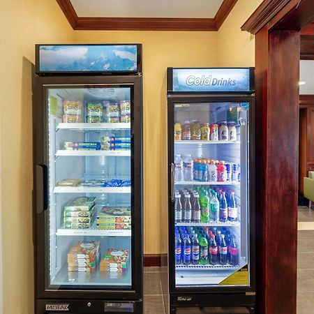 Best Western Plus Pratt Ngoại thất bức ảnh