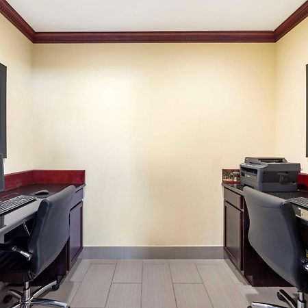Best Western Plus Pratt Ngoại thất bức ảnh