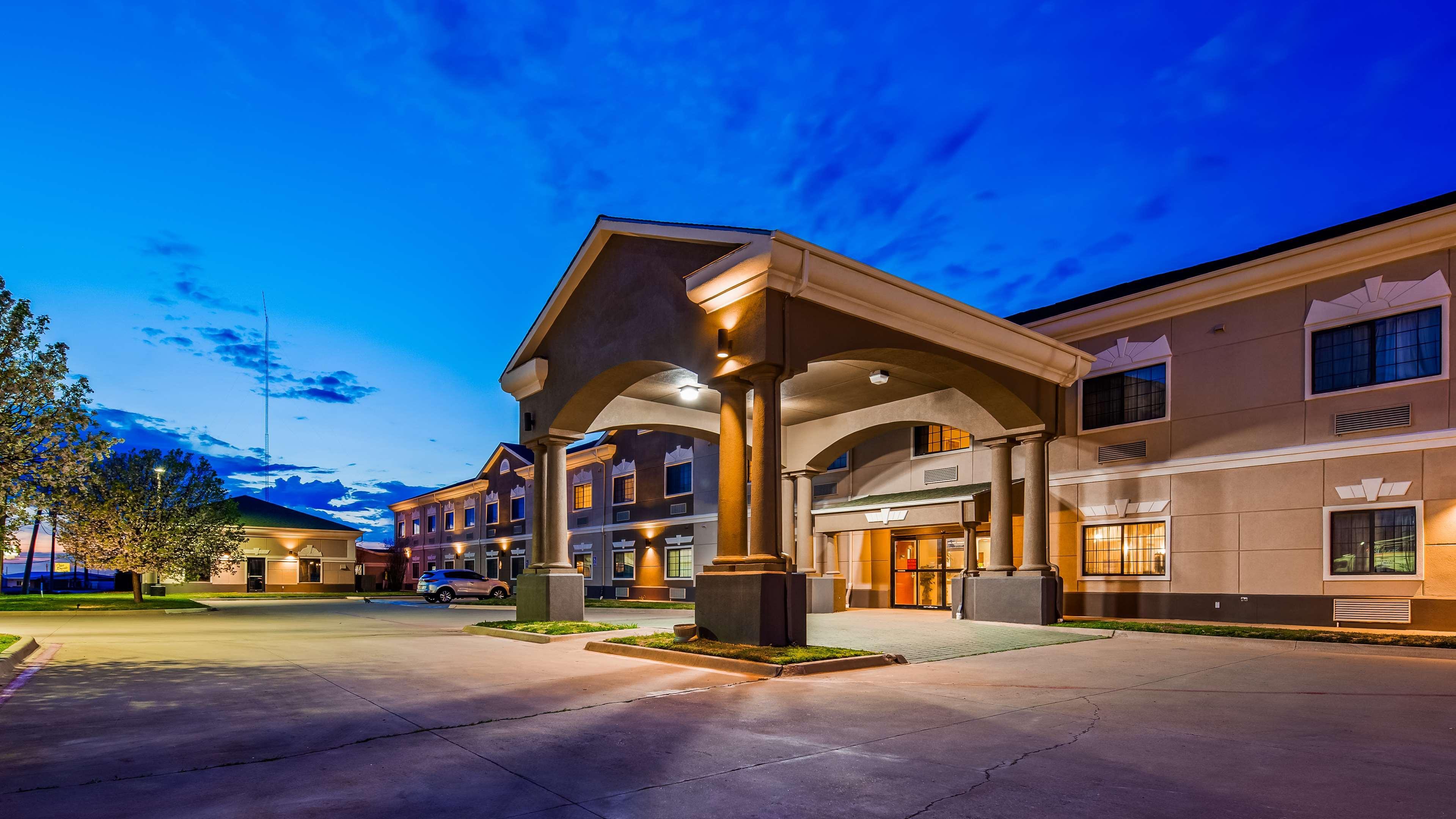 Best Western Plus Pratt Ngoại thất bức ảnh