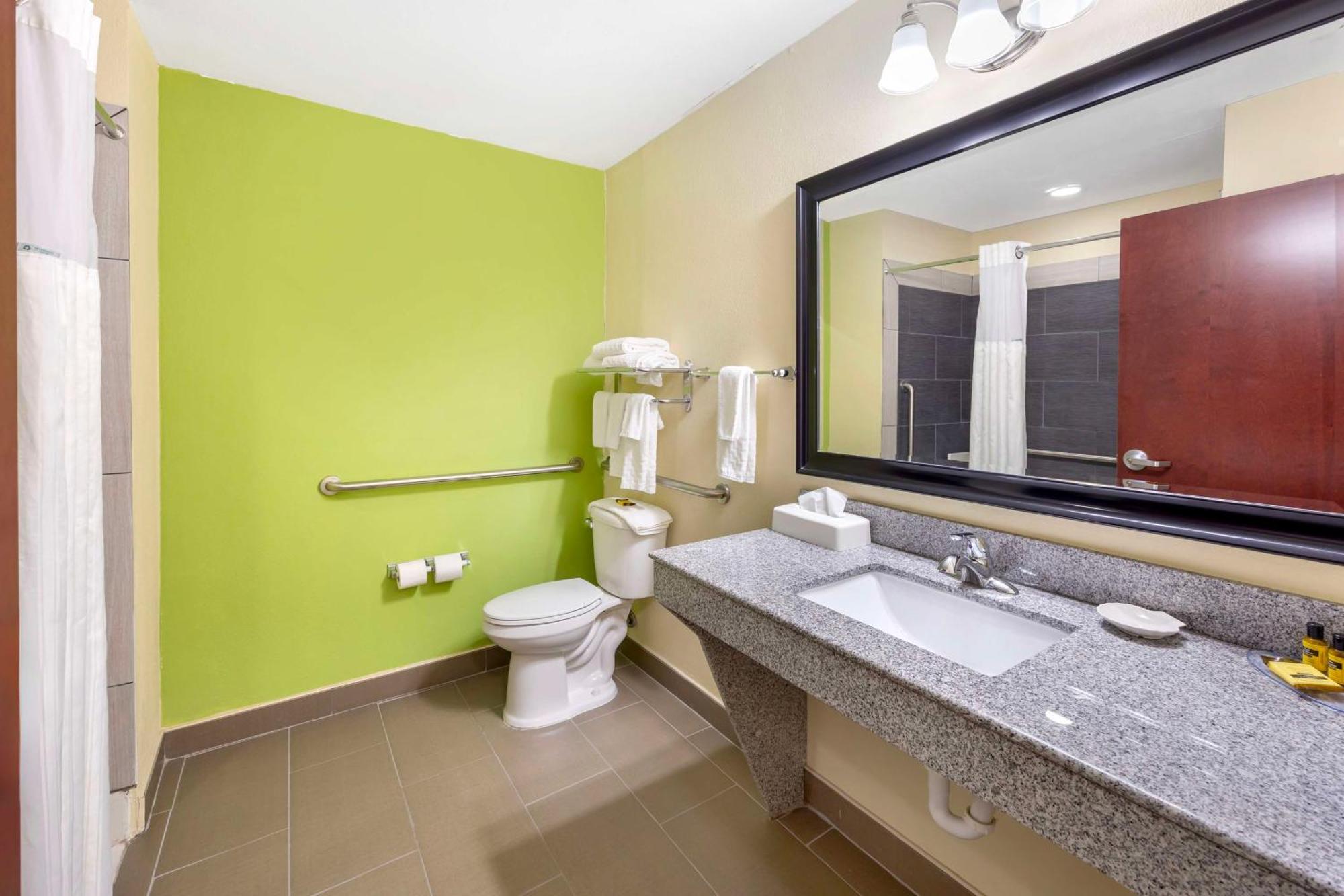 Best Western Plus Pratt Ngoại thất bức ảnh