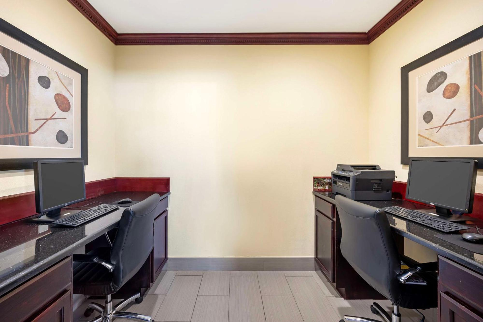 Best Western Plus Pratt Ngoại thất bức ảnh