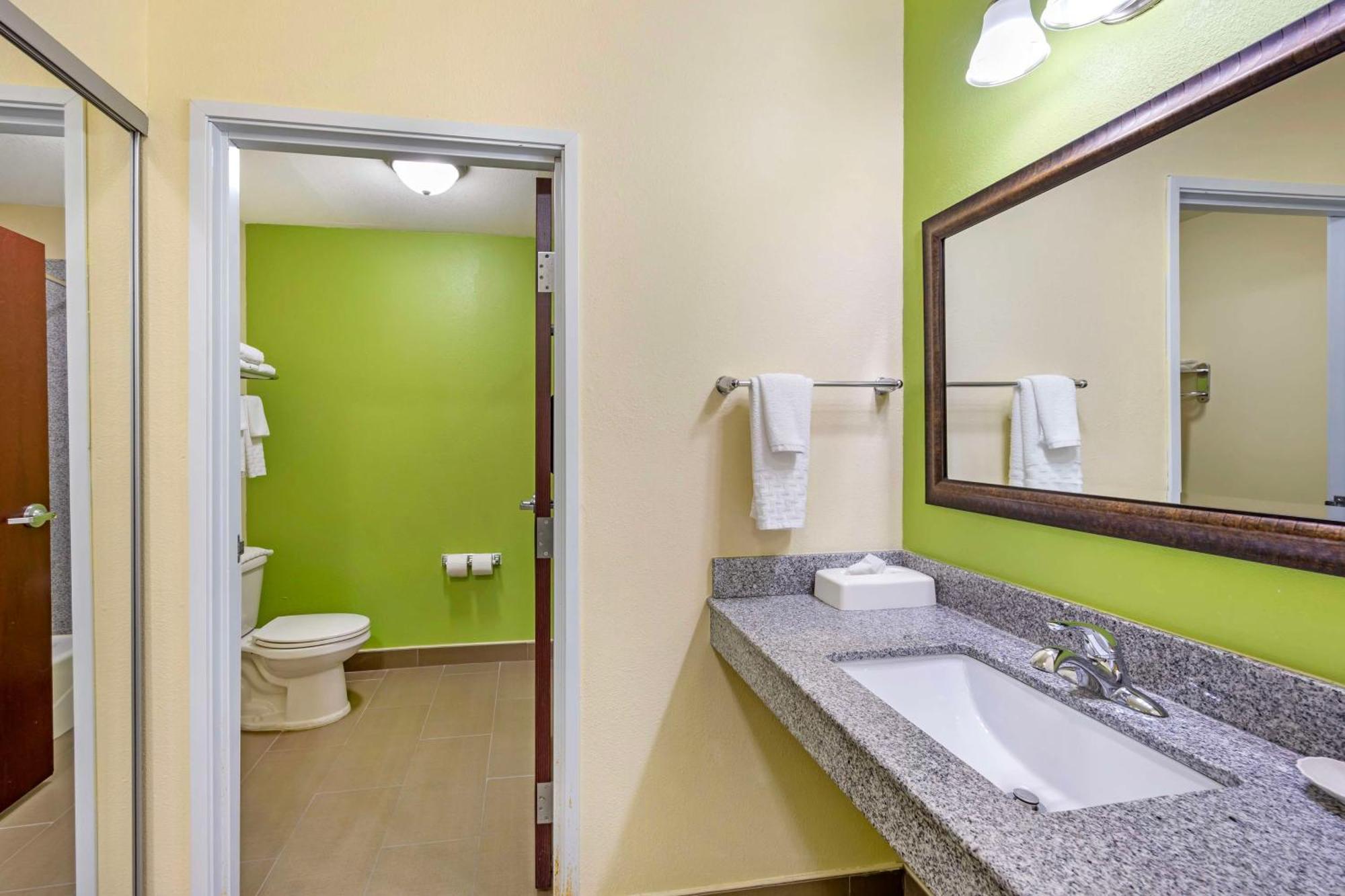 Best Western Plus Pratt Ngoại thất bức ảnh