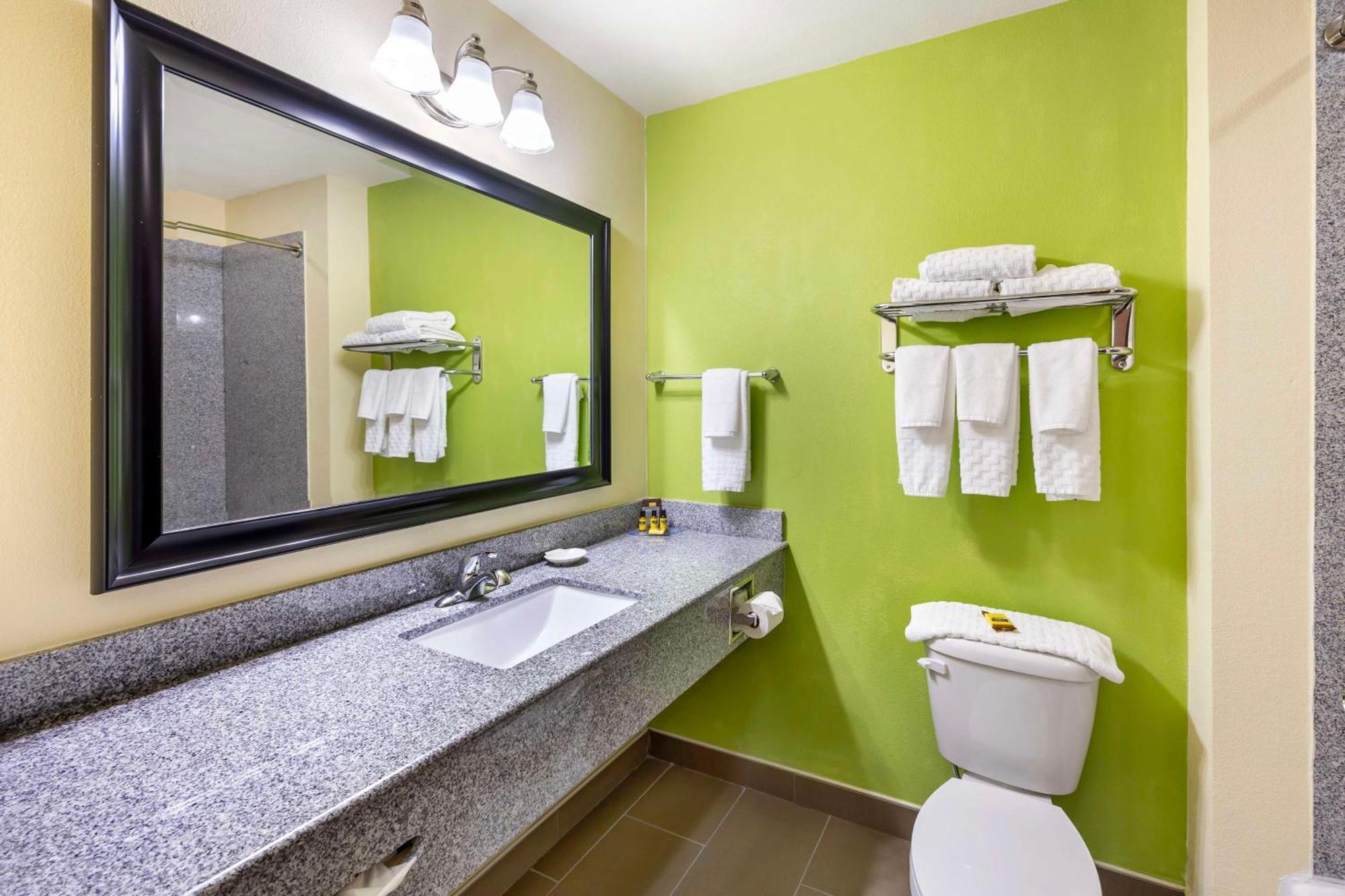 Best Western Plus Pratt Ngoại thất bức ảnh