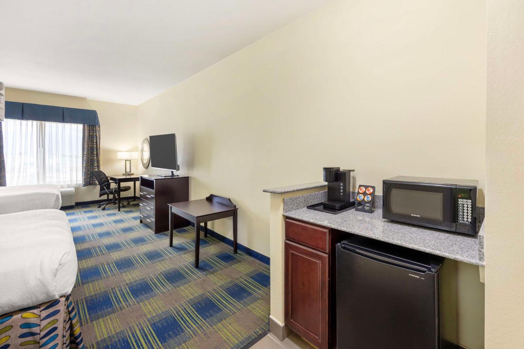 Best Western Plus Pratt Ngoại thất bức ảnh