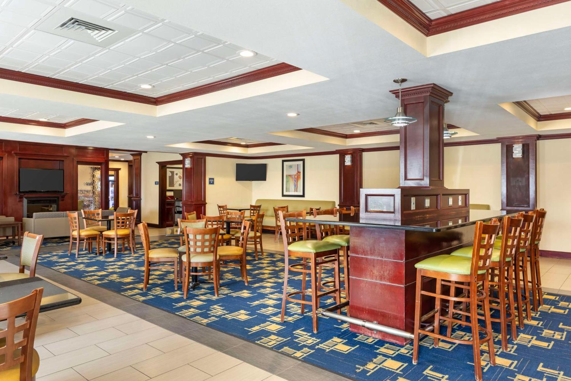 Best Western Plus Pratt Ngoại thất bức ảnh