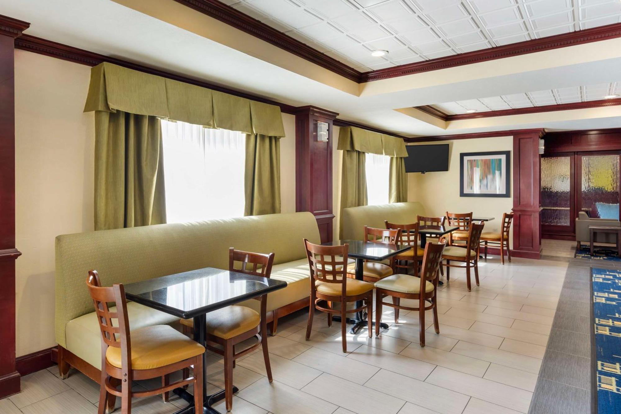 Best Western Plus Pratt Ngoại thất bức ảnh