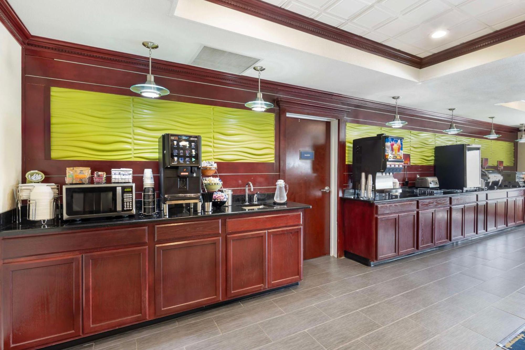 Best Western Plus Pratt Ngoại thất bức ảnh