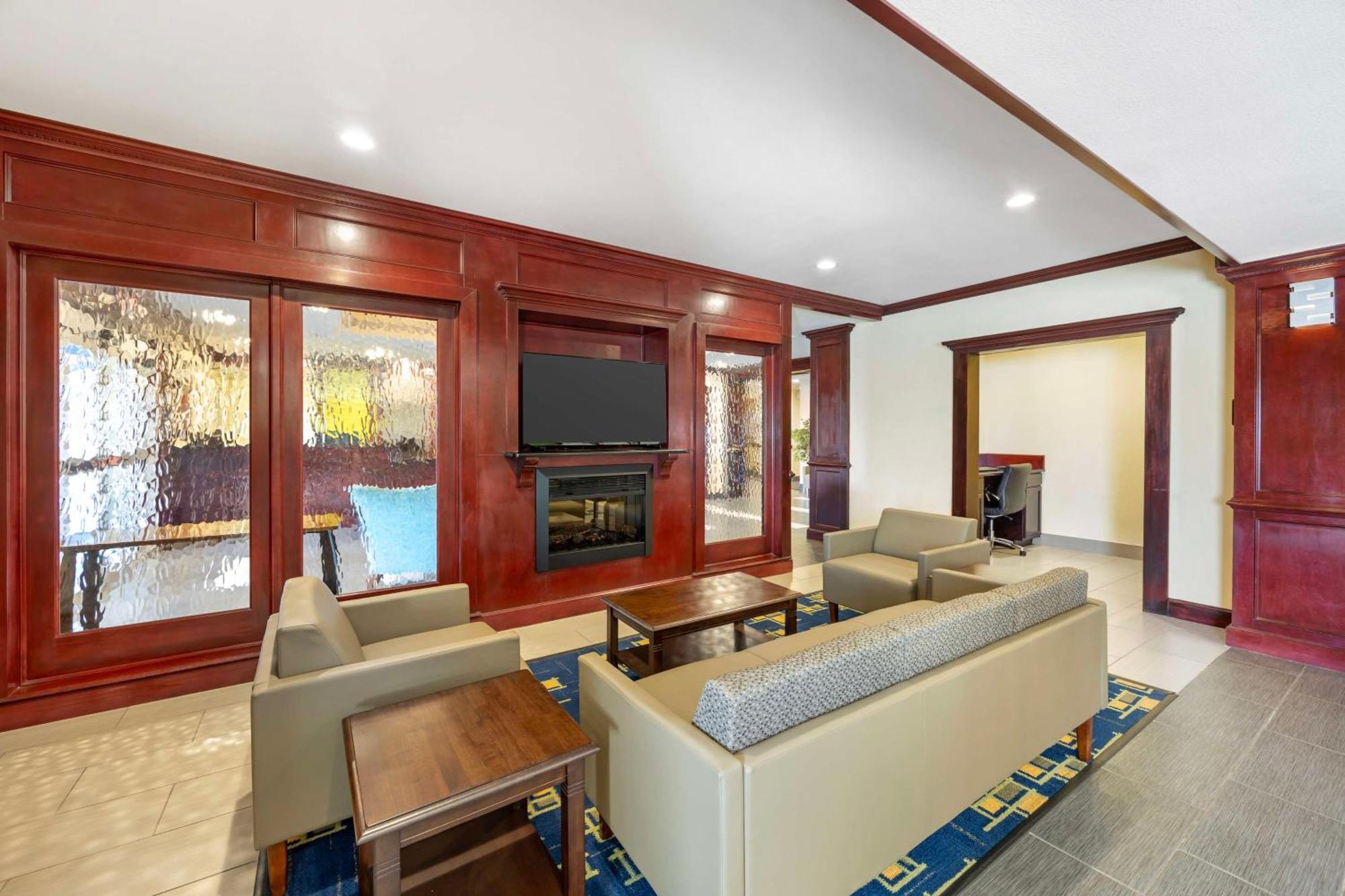 Best Western Plus Pratt Ngoại thất bức ảnh