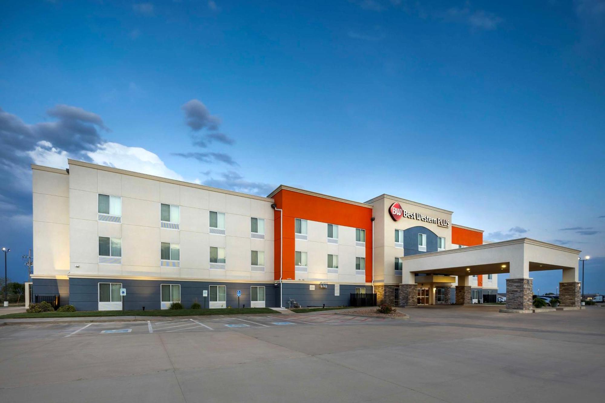 Best Western Plus Pratt Ngoại thất bức ảnh
