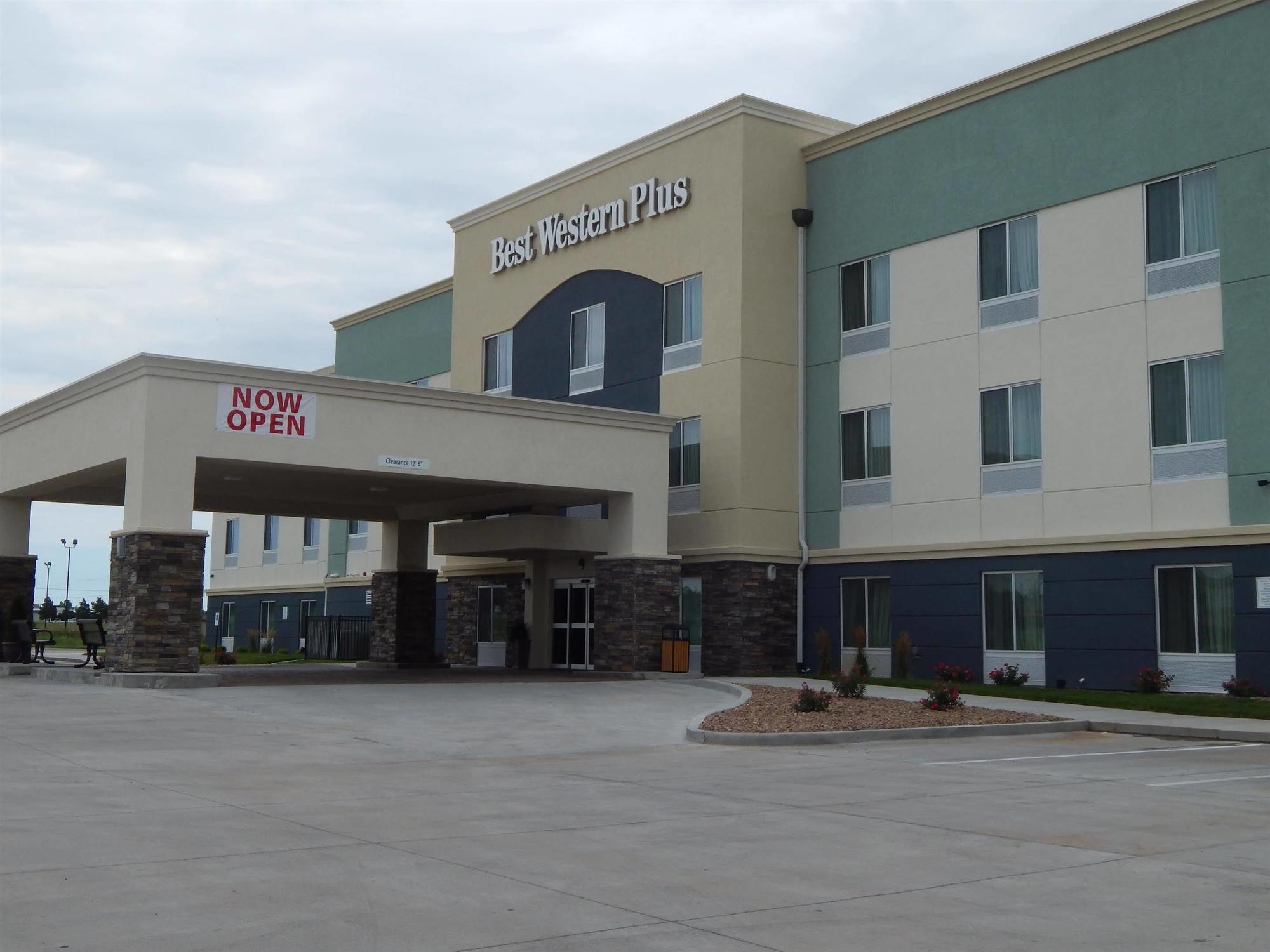 Best Western Plus Pratt Ngoại thất bức ảnh