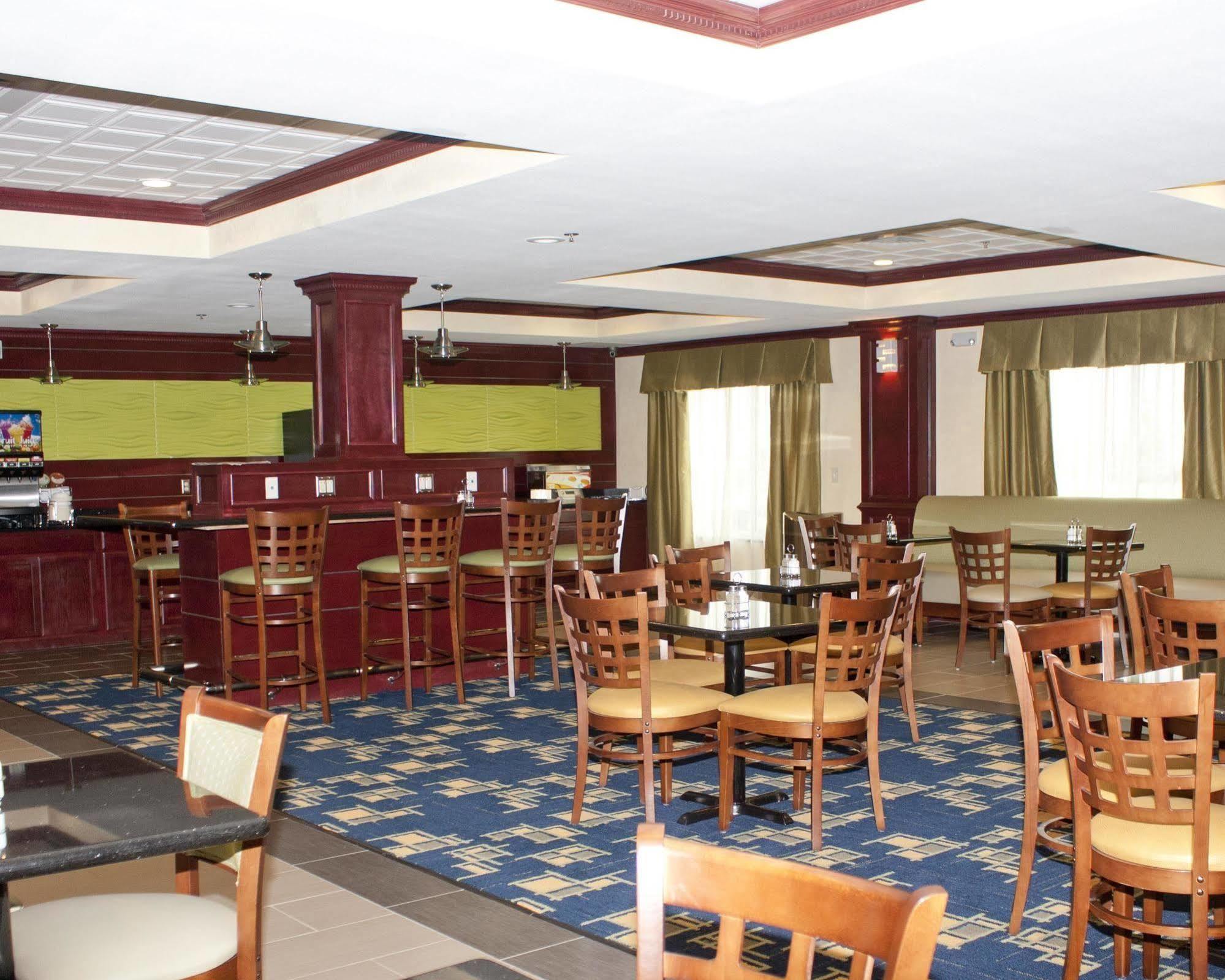 Best Western Plus Pratt Ngoại thất bức ảnh